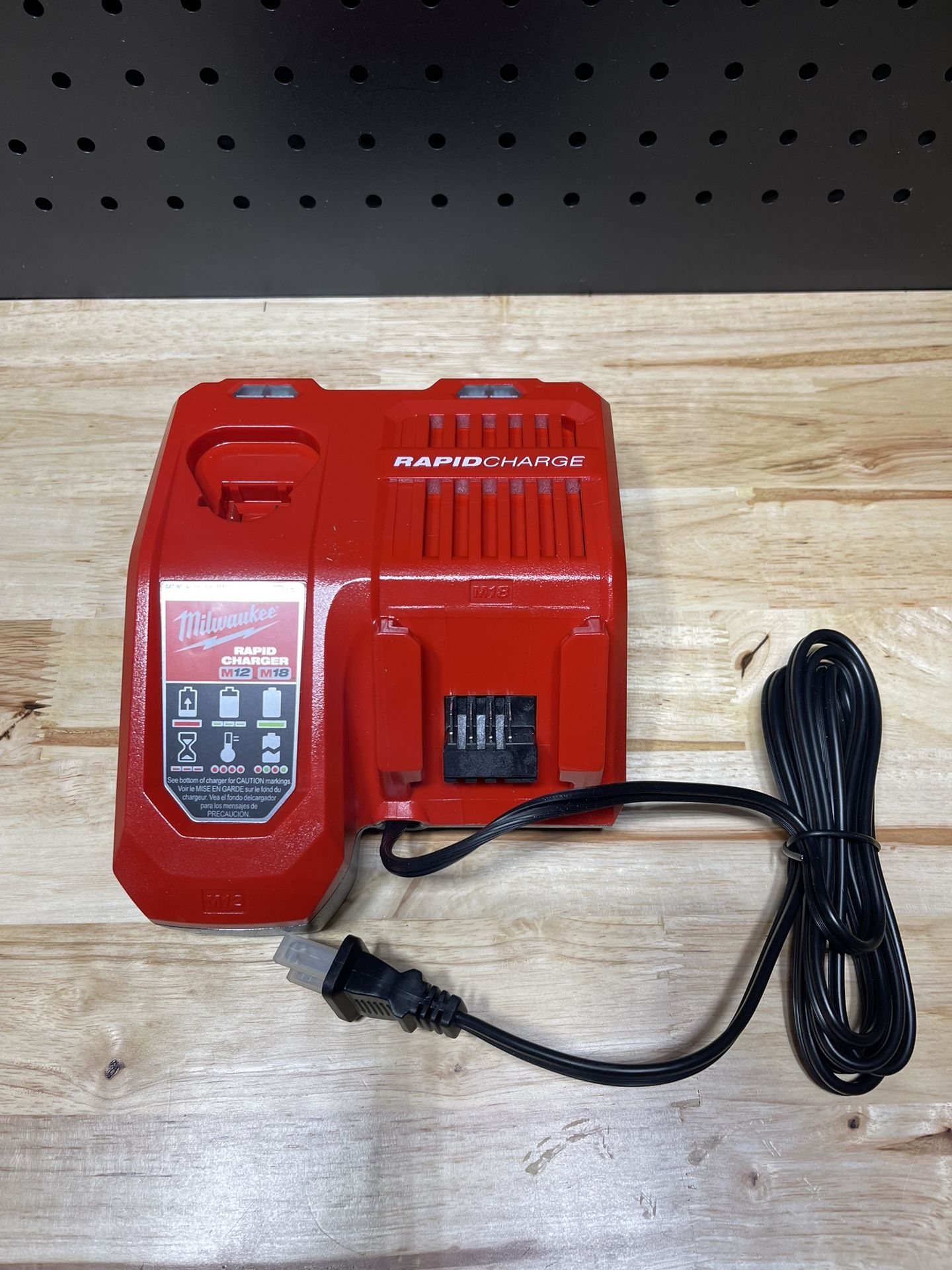 Milwaukee M12/M18 Dual Voltage RAPID CHARGER
