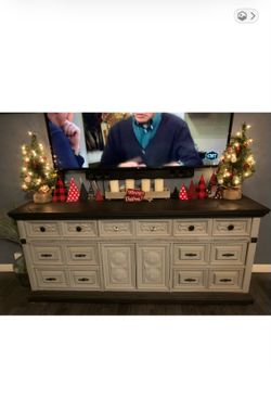 Tv stand / dresser needs to go