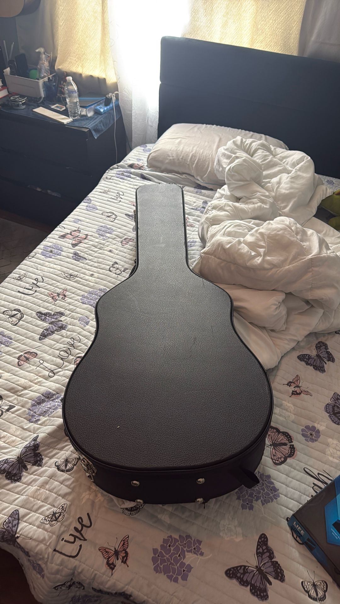 NO TRADES road runner hard case for auditorium guitars