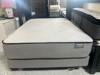 Full size mattress and box spring set