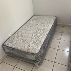 NEW TWIN SIZE SET MATTRESS AND BOX SPRING-2pcs