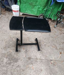 Adjustable standing desk