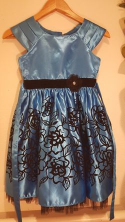 Beautiful girls party dress size 8 in Tracy