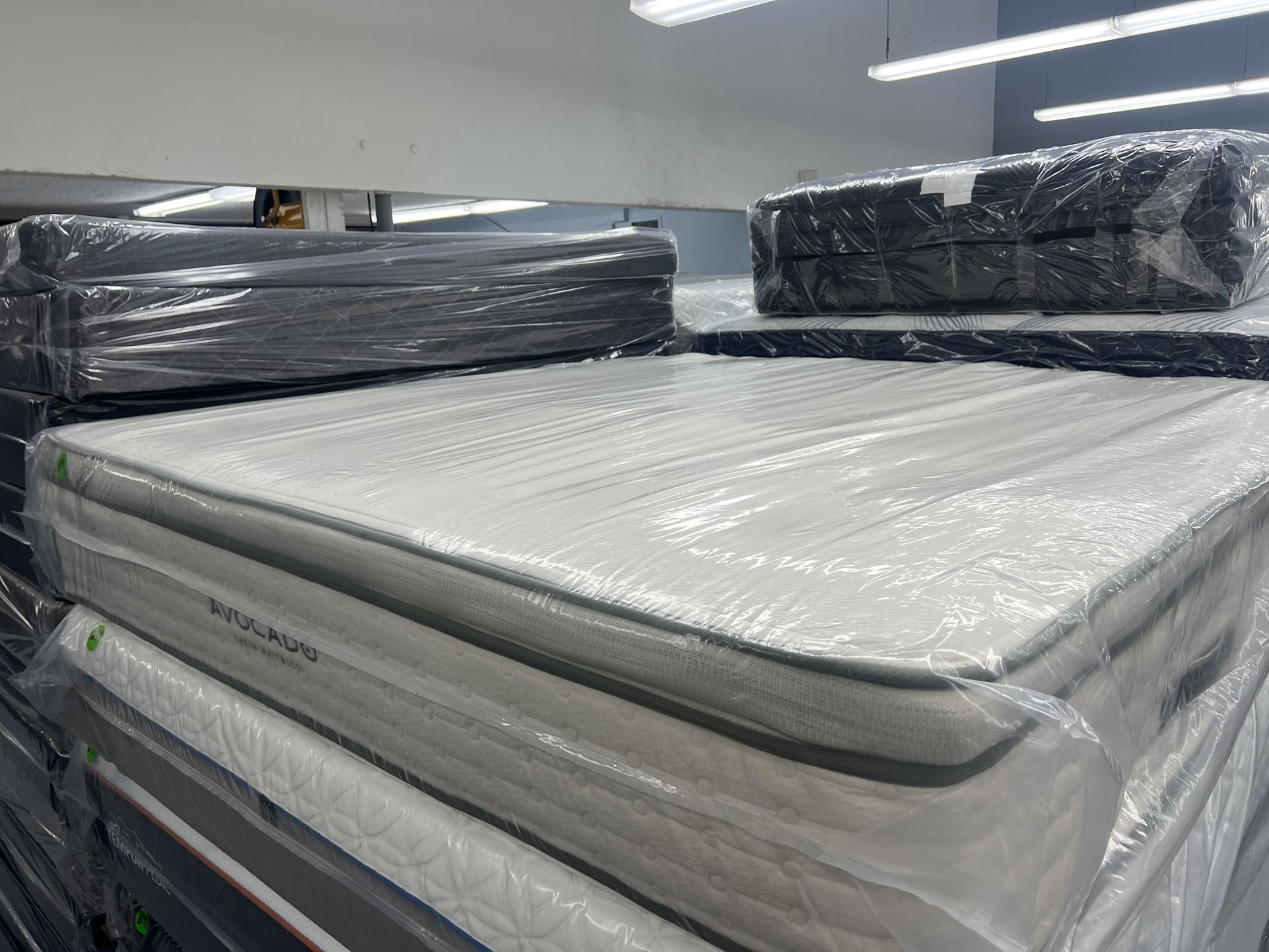 KING SIZE AVOCADO PILLOW TOP MATTRESS & BOX SPRINGS BED SET for Sale in ...