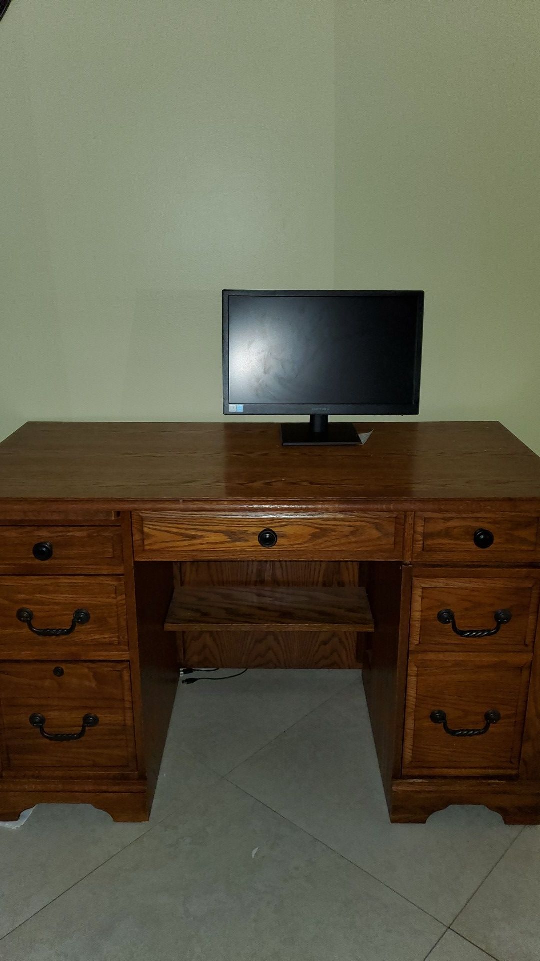 Computer desk