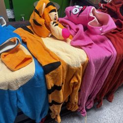 Kids costumes / pijamas/ 2T-4T-6T/Boots, Clifford ,tigger ,Patrick  