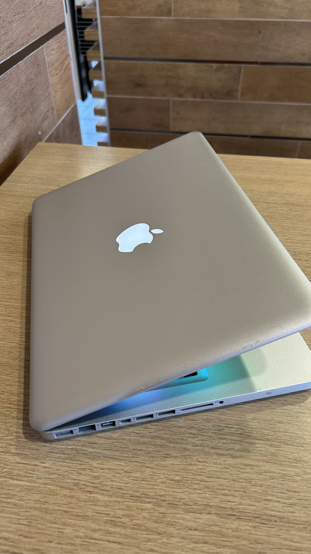 Apple MacBook Pro 13” I5/8GB/256GB SSD $140
