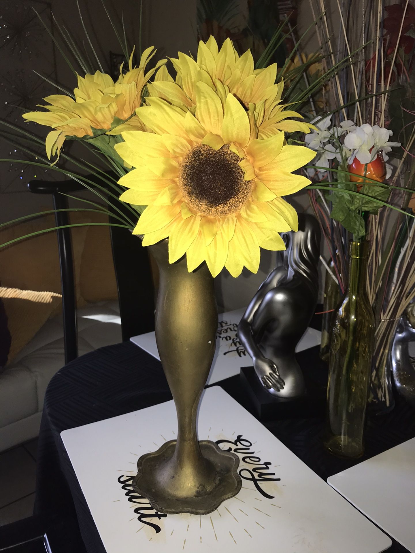 15 inches Tall brass vase 🏺 Read the description where you will find the address