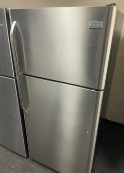 Deal: Frigidaire Stainless Top-Freezer – adjustable glass shelves
