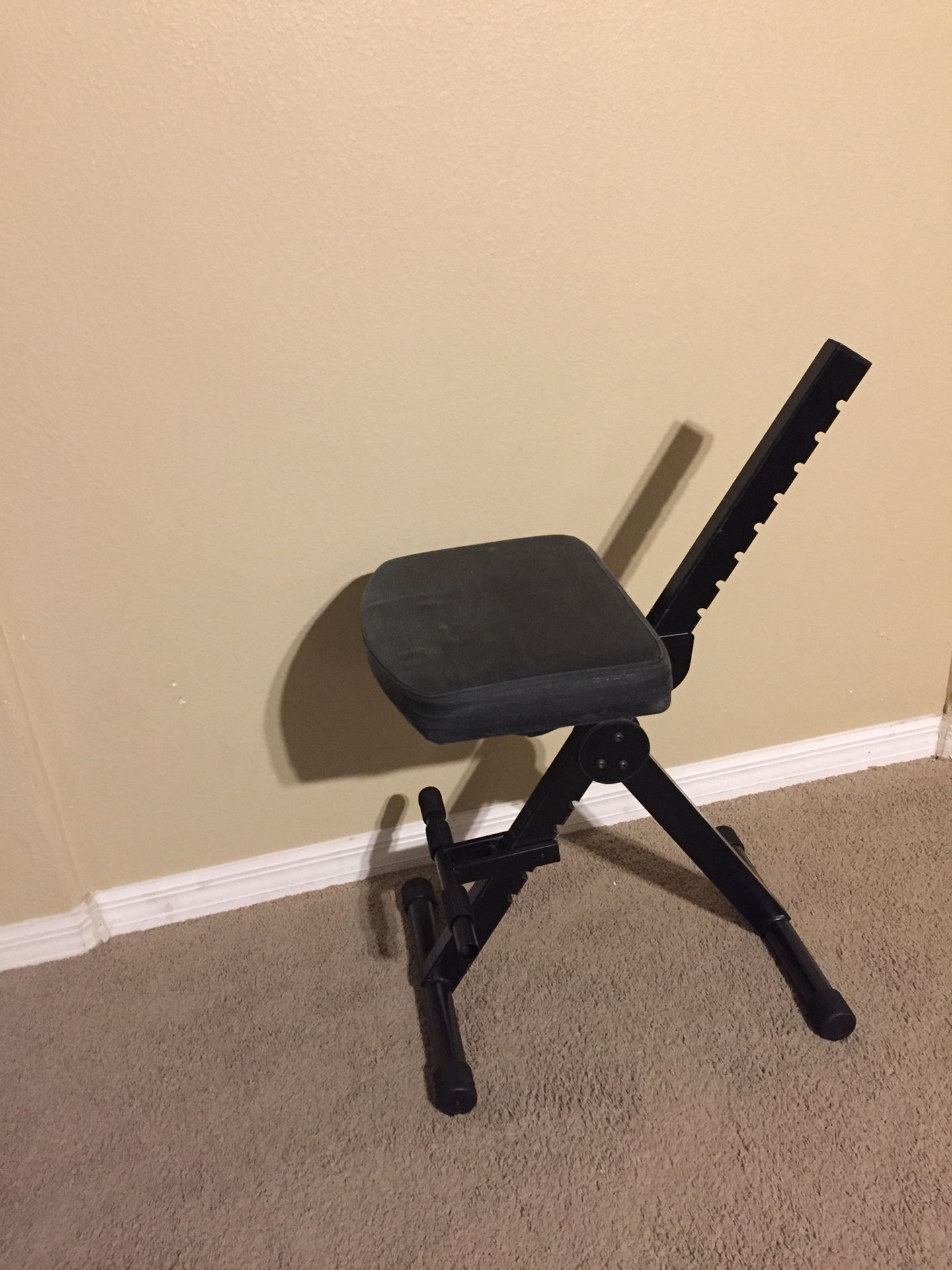 Adjustable seat/stool (keyboard/guitar/other) with foot rest