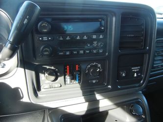 2004 GMC Sierra 2500HD Thumbnail