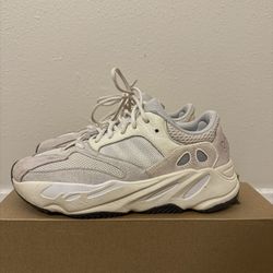 Yeezy 700 Analog