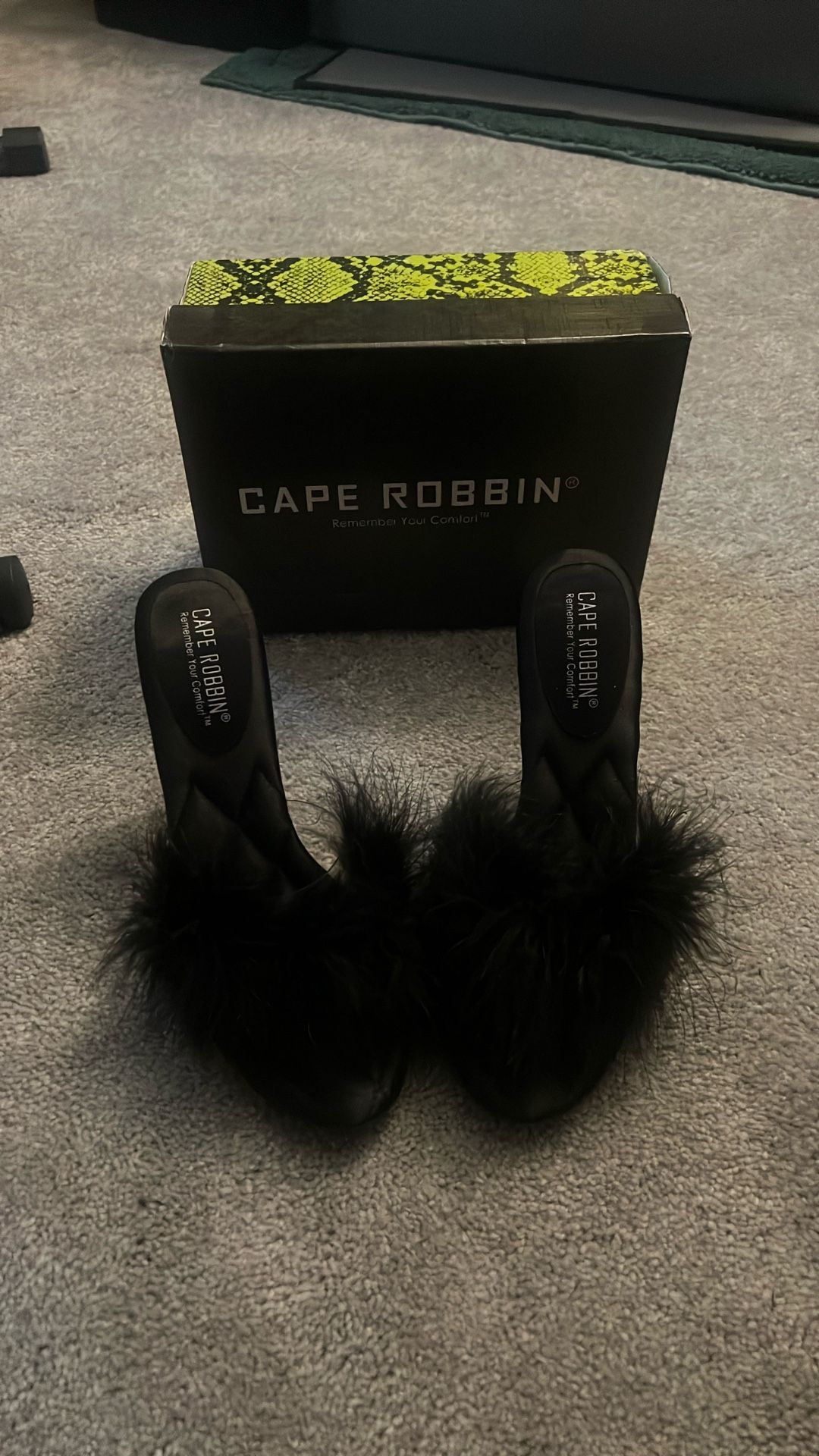 Super Cute and Fluffy -BRAND NEW