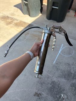 Powerbuilt pistol grip grease gun