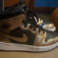 Nike Air Jordan 1 Mid SE "Metallic Gold Black