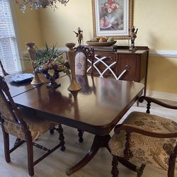 Mahogany Dining Table With Middle Leaf And 4 Chairs