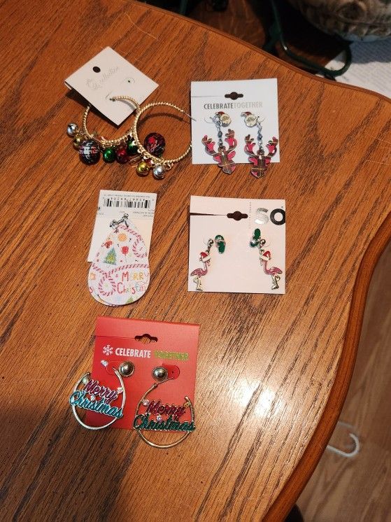 5 Each Christmas Earrings