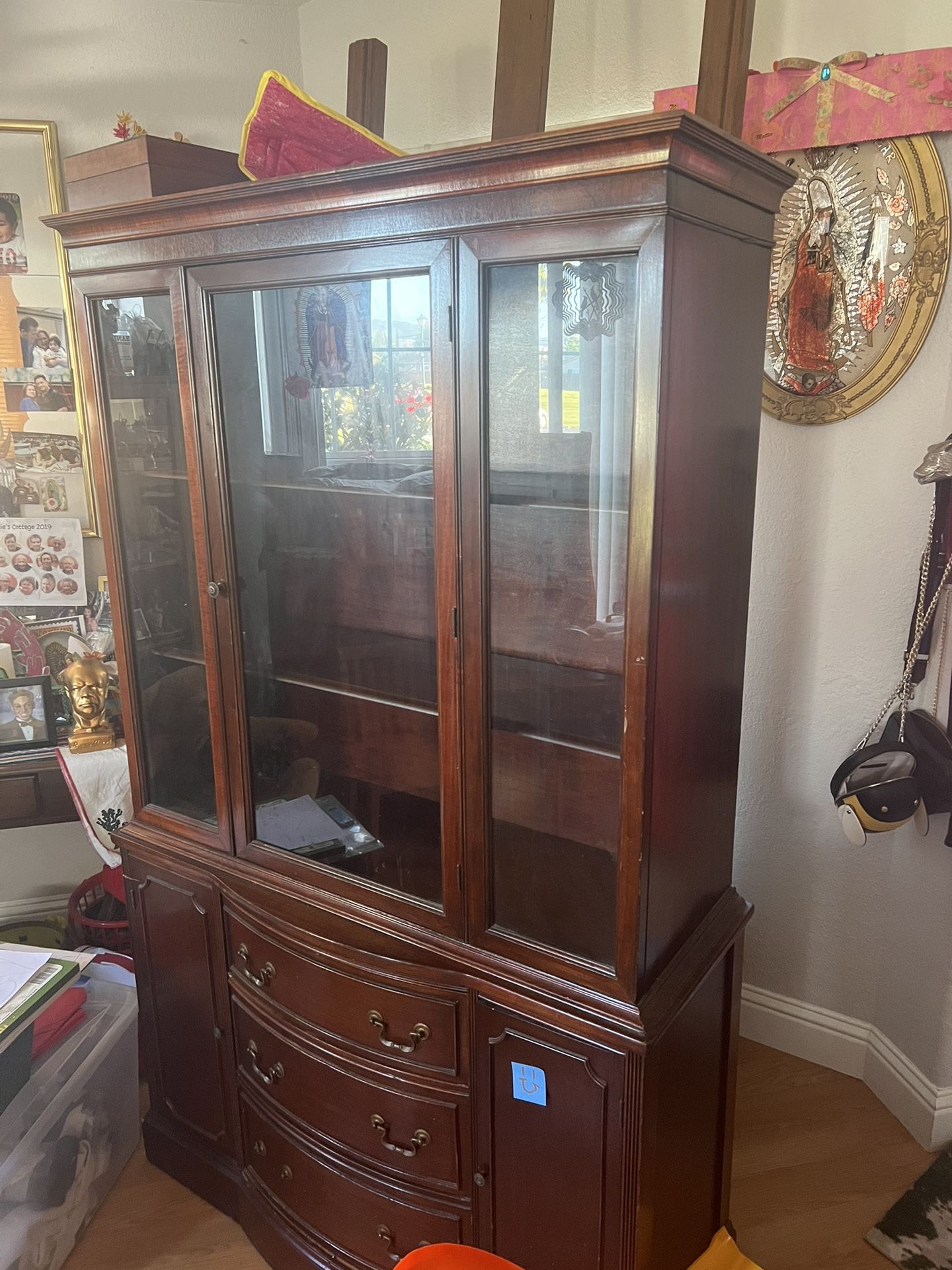 Great Looking China Cabinet 