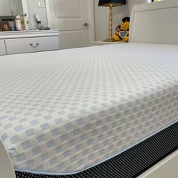 Queen mattress with boxes spring