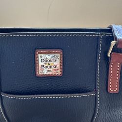Dooney And Bourke Handbag/tote
