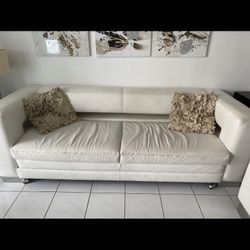 COUCH AND WO MATCHING CHAIR SET