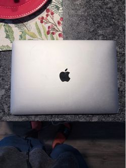 2017 Mac book pro 250 gb