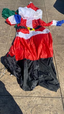 12 foot Santa Claus Blow-up (Broken Fan)