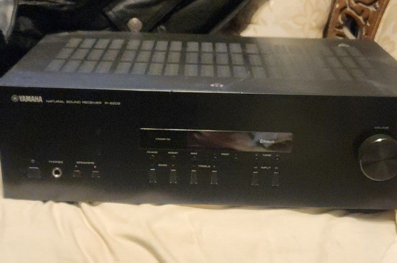 Yamaha R-S202 stereo receiver