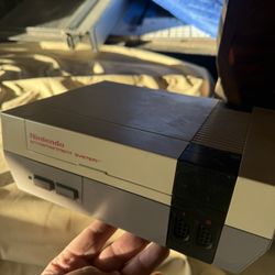 Nintendo Classic - Two Remotes, Gun, One Game 