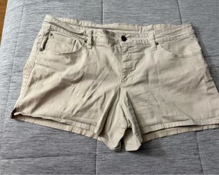 women’s tan shorts