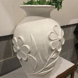 🌿 Large White Decorative Embossed Vase 🌿