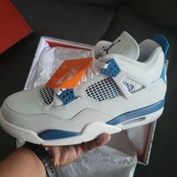 Retro Jordan 4 Military Blue