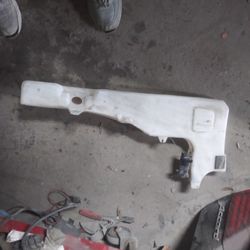 Nissan Frontier Whasher Bottle