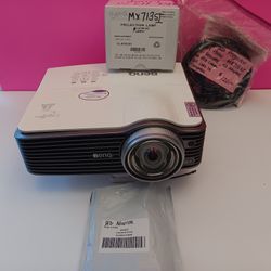 Projector BenQ With New Bulb Hd Adapter And Cord Complete