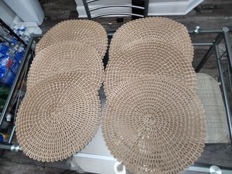 Table mats round. Large.  Excellent condition. Pack of 6.
