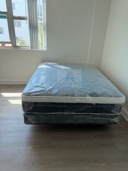 Queen mattress pillow top set with box spring (2pc - new)