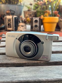 Vintage canon Sureshot 105zoom - 35mm film camera