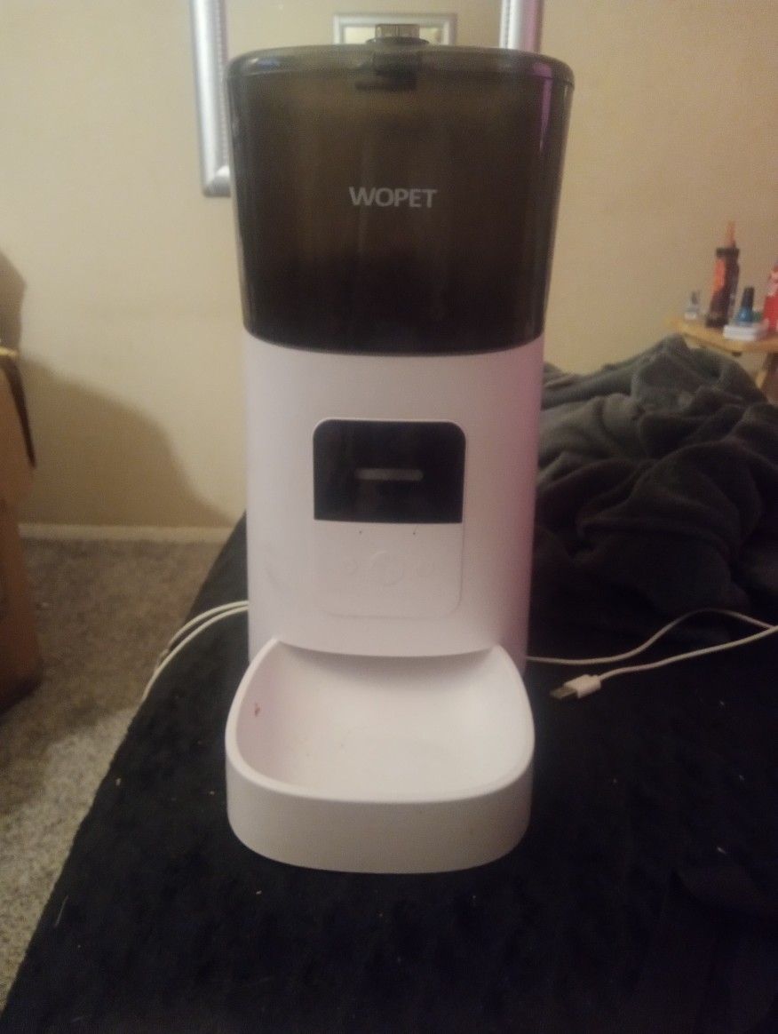 Automatic Wopet Dog/Car Feeder