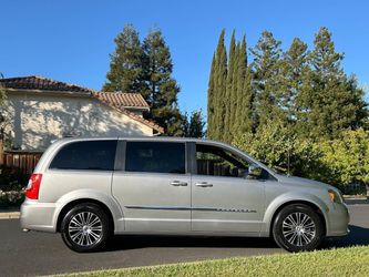 2014 Chrysler Town And Country