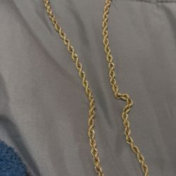 10k Gold Chain 12.6 Grams Good Chain Just Needs A Lil Cleaning 