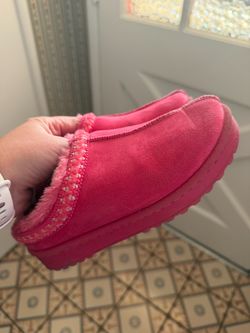Girls size 1 slippers