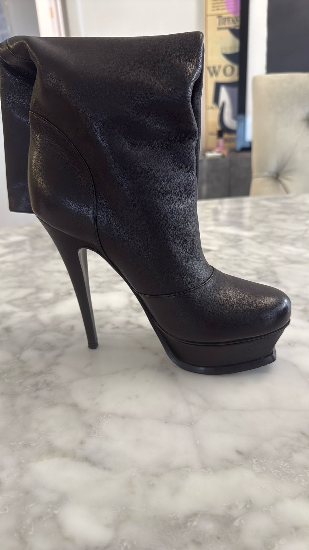 YSL   Authentic  Tribute Black Leather Boots