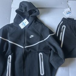reflective nike tech 
