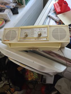 Vintage  AM Hi-Fi speaker radio from the 1950s or 1960s