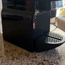 Nespresso (by De’Longhi) • Model: Inissia