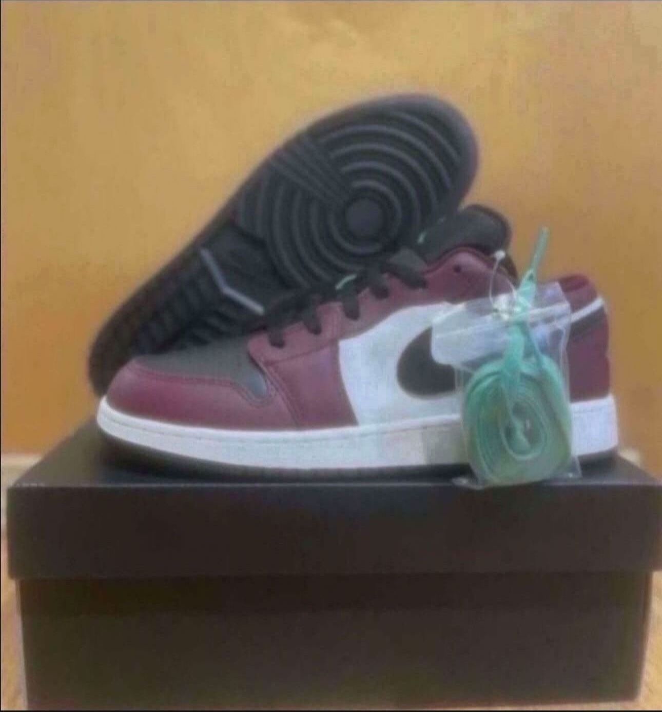 Nike Air Jordan 1 Low SE Dark Beetroot White Green Size 7Y/8.5w Brand New