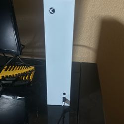 Xbox Series S With Monitor And Elite Controller 