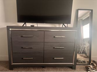 King bed with dresser set