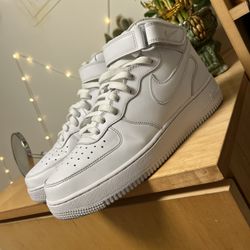 Nike High top Like New Men’s Size 10 All White 