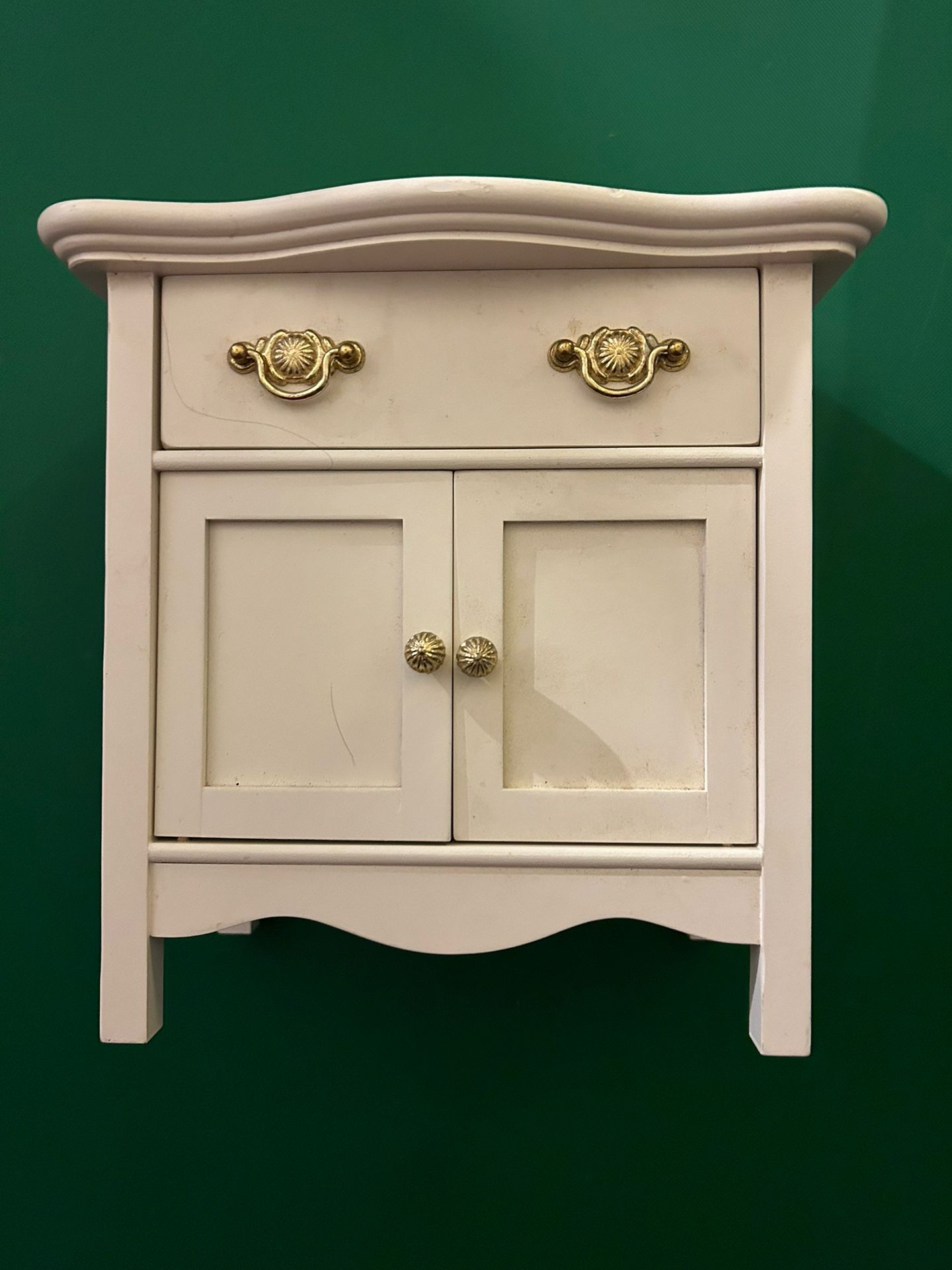 American Girl/Pleasant Company Samantha’s Nightstand